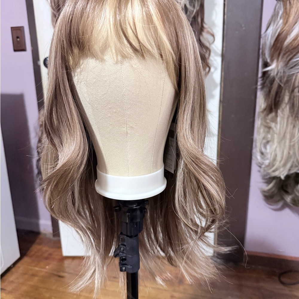 Blonde Layered Wig with Soft Waves and Fringe
